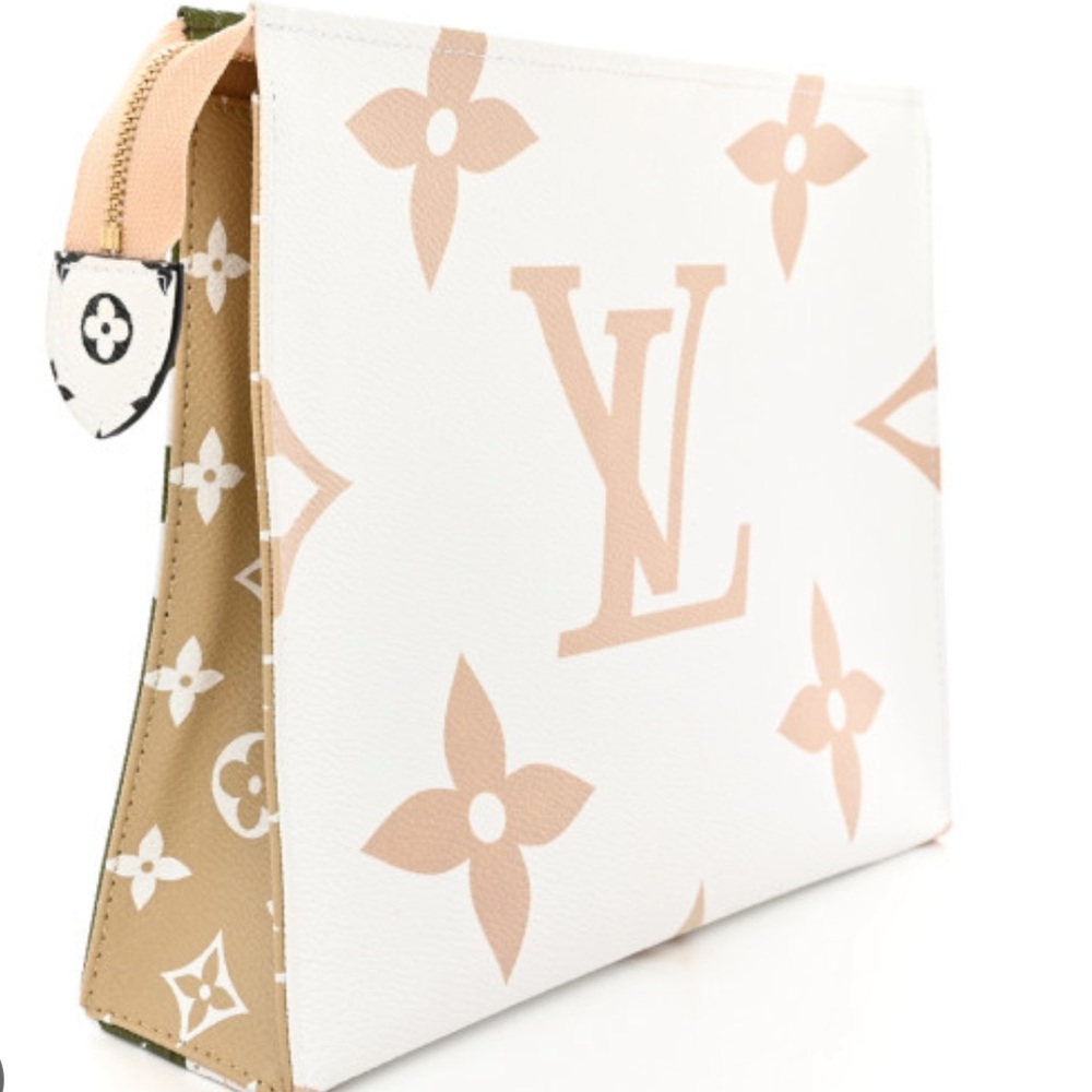 Louis Vuitton Kaki Monogram Giant Toiletry Pouch 26 - Picture 2 of 2